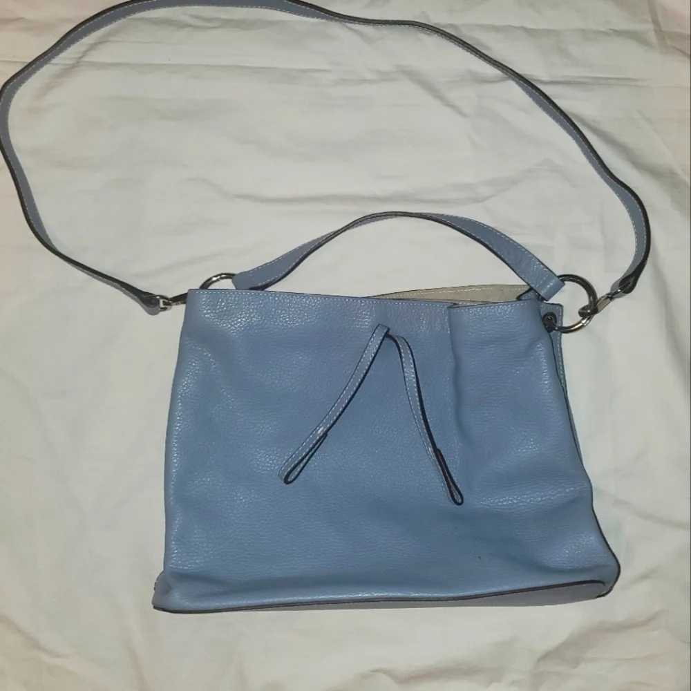 Alberta di Canio Italian leather blue purse. Silvwr hardware.